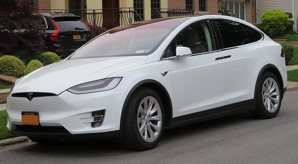 2017 Tesla Model X front 5.27.18, photographed in United States