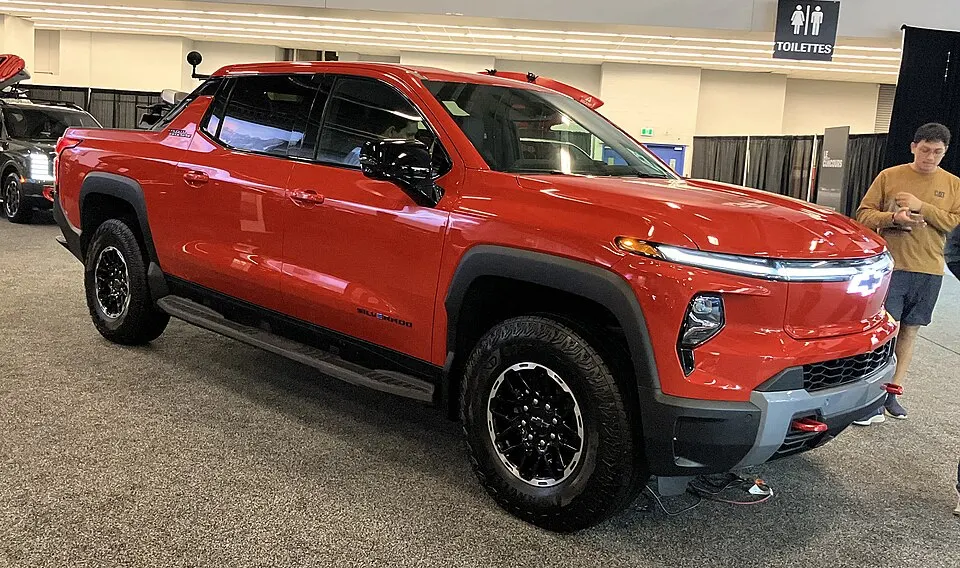 2026 Chevrolet Silverado EV au SIAM 2026, photographed in Canada
