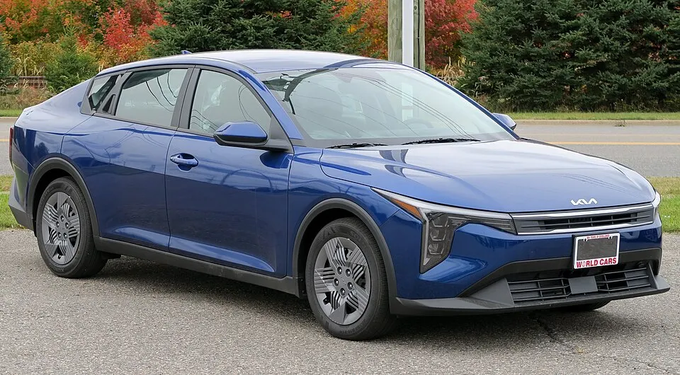 2025 Kia K4 LX in Azure Blue, front right, 2024-10-12, photographed in Canada