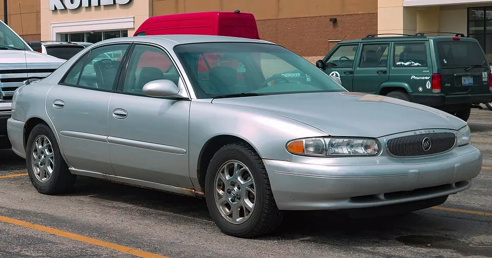 2005 Buick Century Special Edition in Sterling Silver Metallic, Front Right, 08-25-2023, photographed in United States
