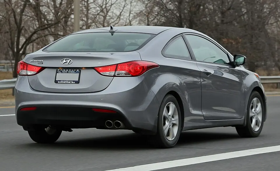 2014 Hyundai Elantra Coupé on I-95, photographed in United States