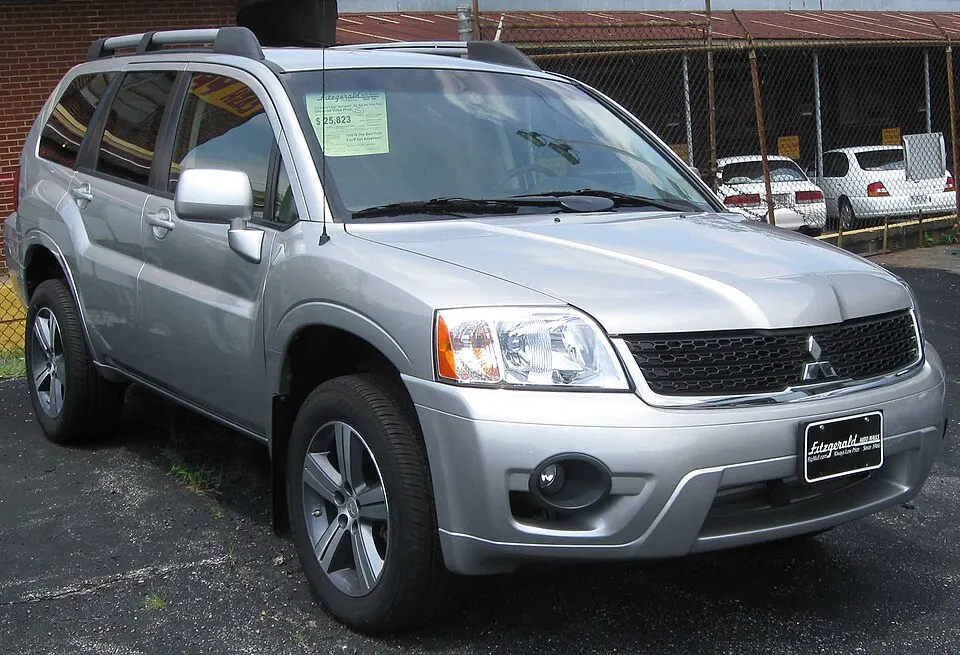 2010 Mitsubishi Endeavor SE -- 07-17-2010, photographed in United States