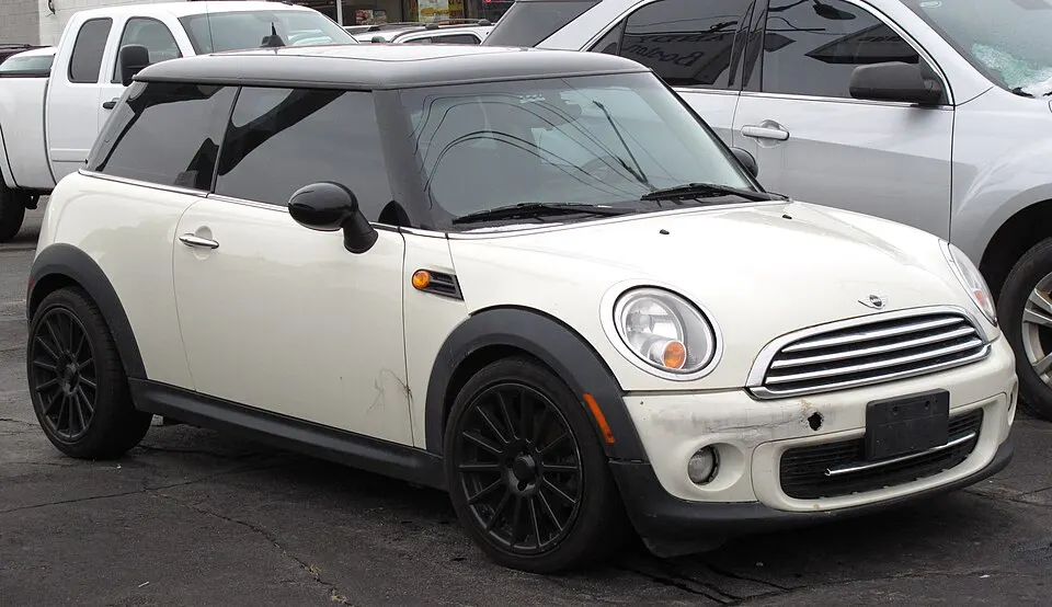 2011 Mini Cooper, Front Right, 11-21-2021, photographed in Canada