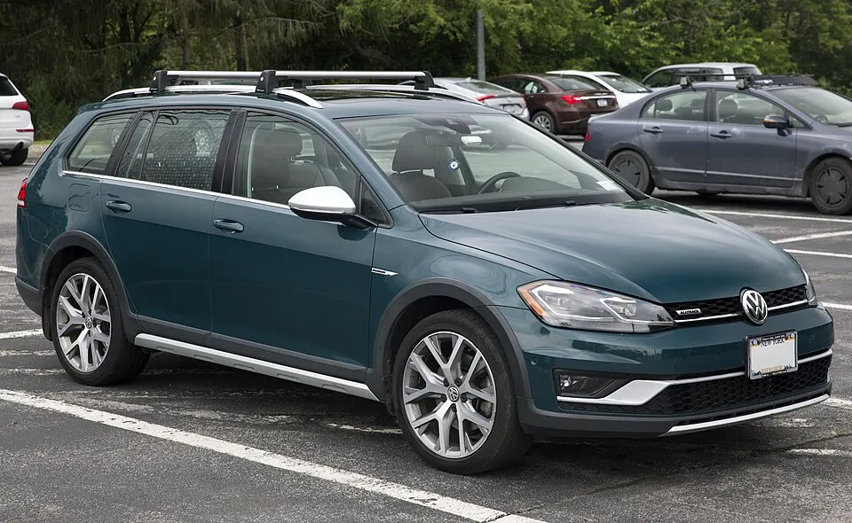 2018 Volkswagen Golf Alltrack 4Motion in Great Falls Green Met., front right, photographed in United States