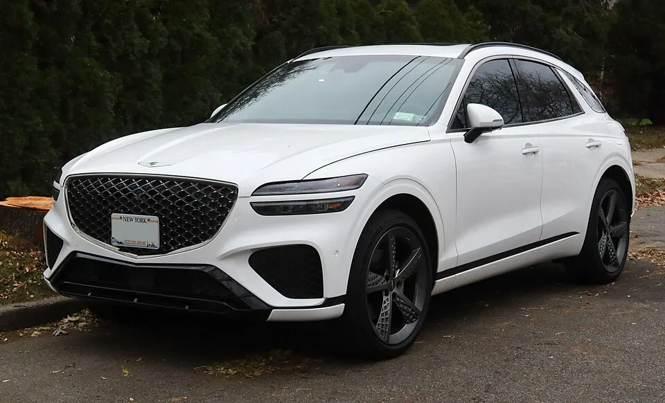 2022 Genesis GV70 AWD, front 12.15.21, photographed in United States