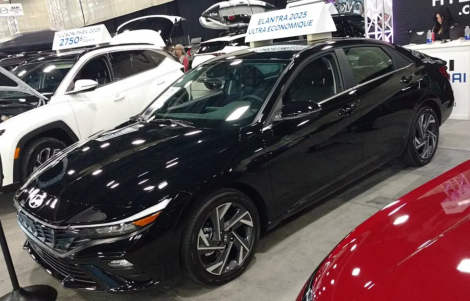2026 Hyundai Elantra au salon auto Lanaudière 2025, photographed in Canada