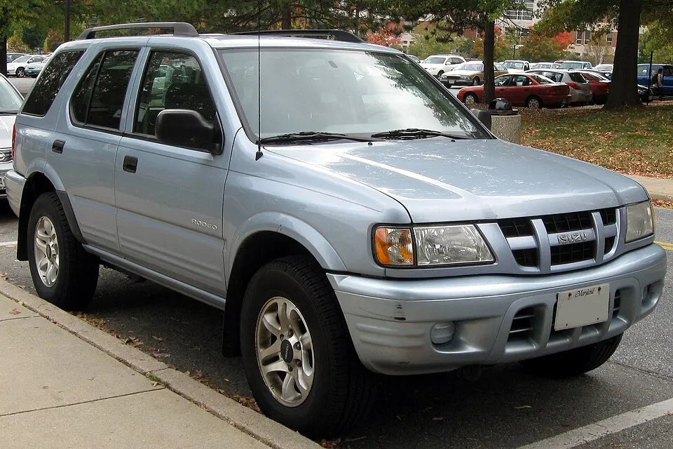 2004 Isuzu Rodeo -- 10-20-2010, photographed in United States