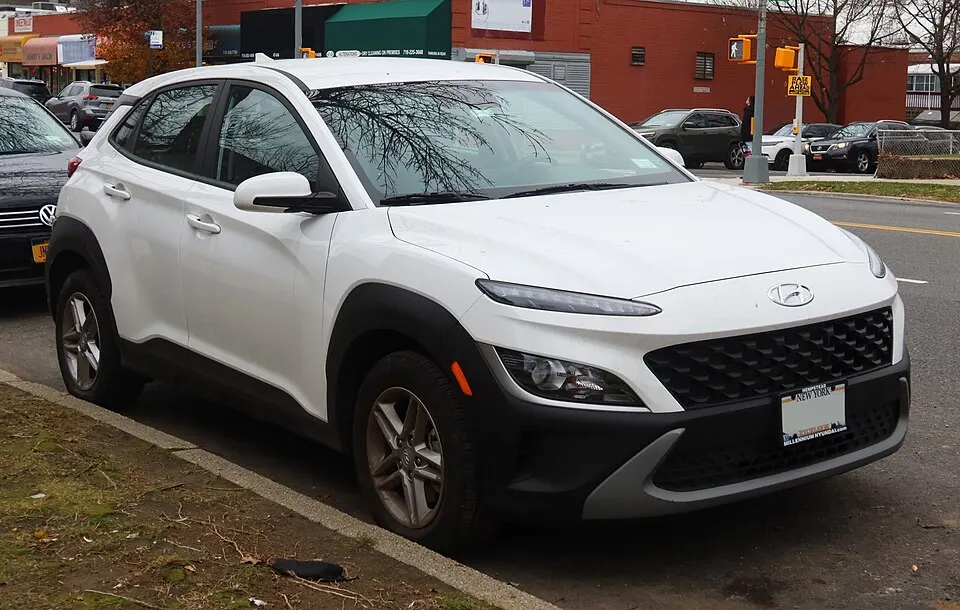 2022 Hyundai Kona (facelift), front 12.15.21, photographed in United States