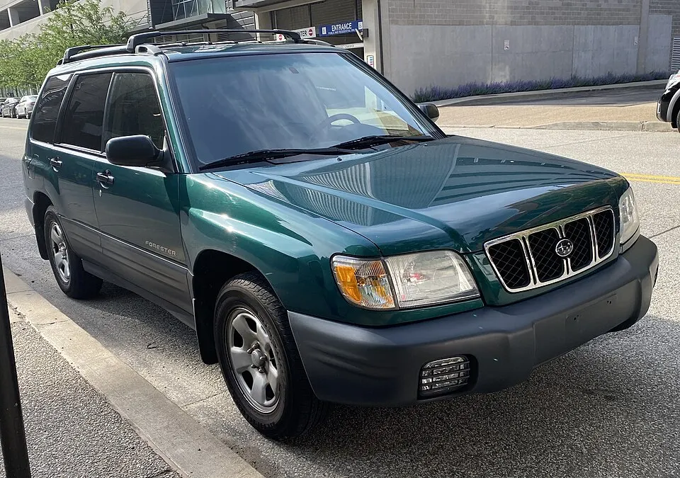 2001 Subaru Forester L in Acadia Green Metallic, front right, 05-20-2022, photographed in United States