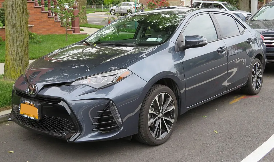 2017 Toyota Corolla SE 1.8L front 6.9.18, photographed in United States