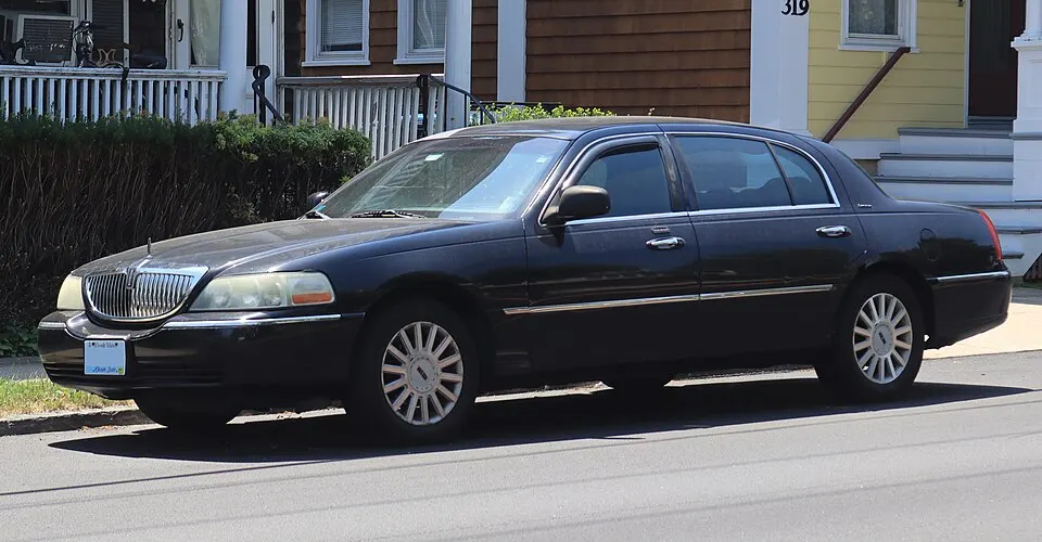 2005 Lincoln Town Car Executive L in Black, front left, 07-04-2026, photographed in United States