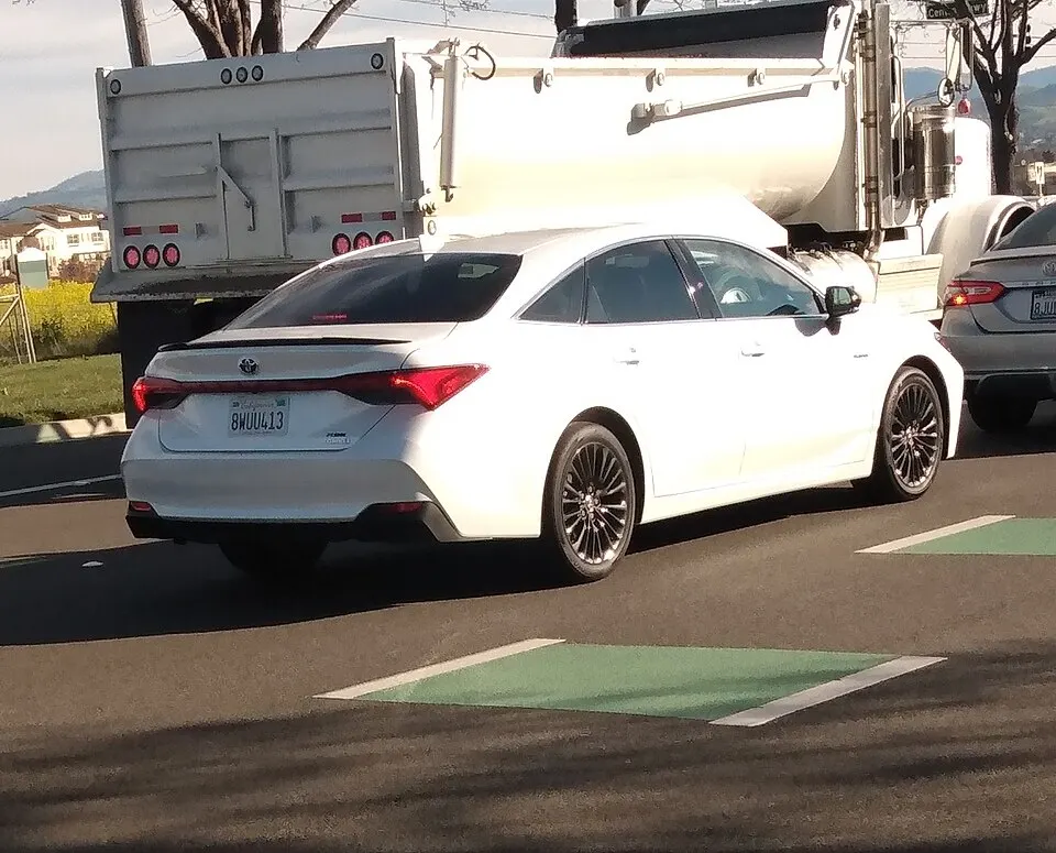 2019 Toyota Avalon Hybrid XSE, photographed in United States