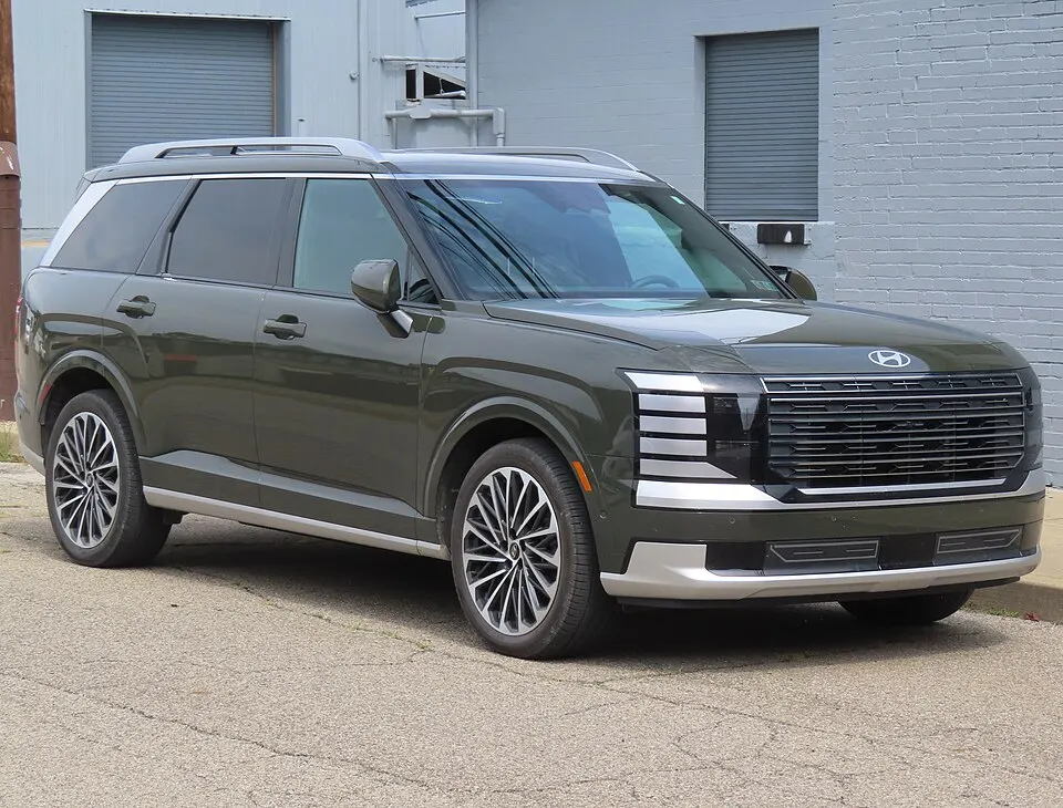 2026 Hyundai Palisade Calligraphy, front right, 09-12-2026, photographed in United States