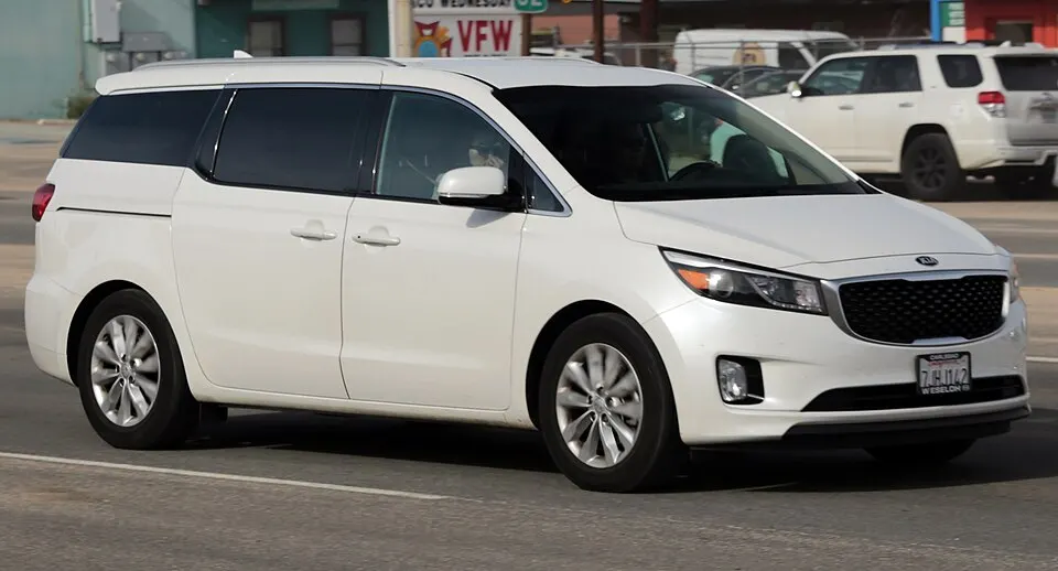 2016 Kia Sedona EX, California (front right), photographed in United States