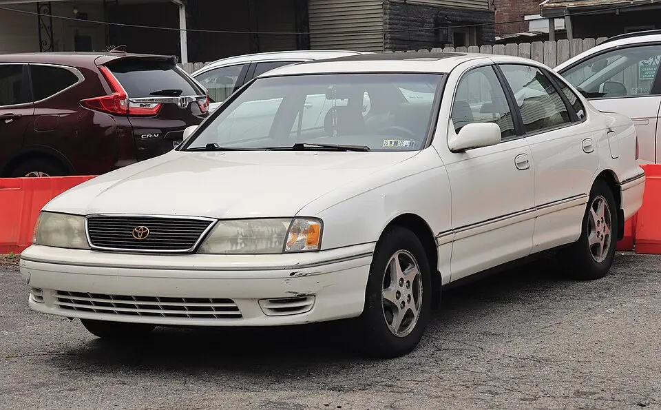 1999 Toyota Avalon XL in Diamond White Pearl, front left, 07-17-2026, photographed in United States