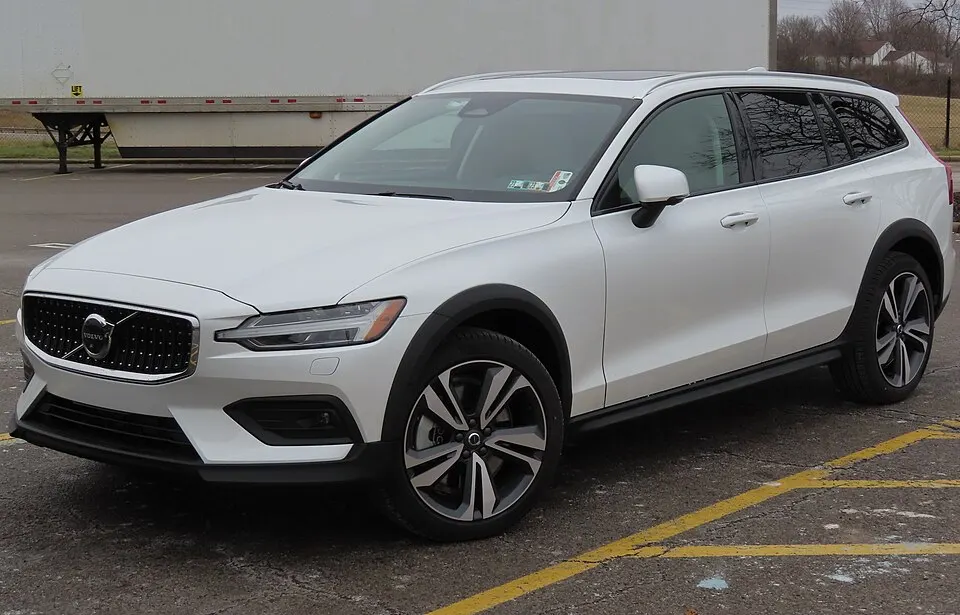 2023 Volvo V60 Cross Country B5 Plus, front left, 02-06-2023, photographed in United States