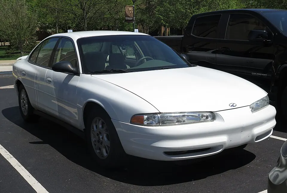 2000 Oldsmobile Intrigue GX in Arctic White, front right, 04-27-2025, photographed in United States