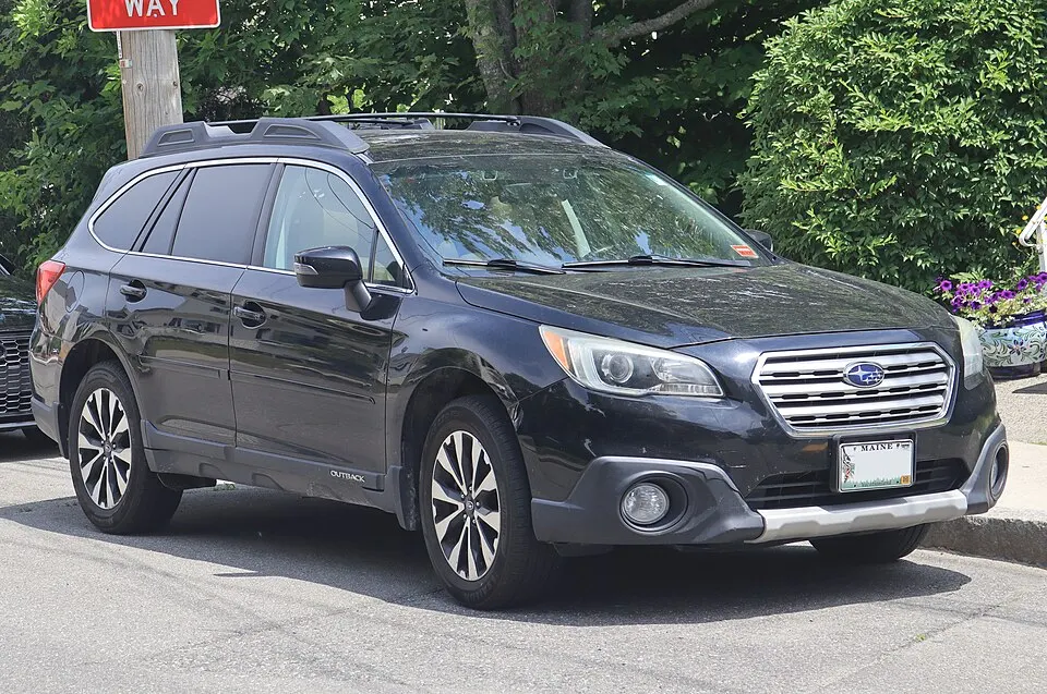 2016 Subaru Outback 2.6i Limited in Crystal Black Silica, front right, 07-07-2026, photographed in United States