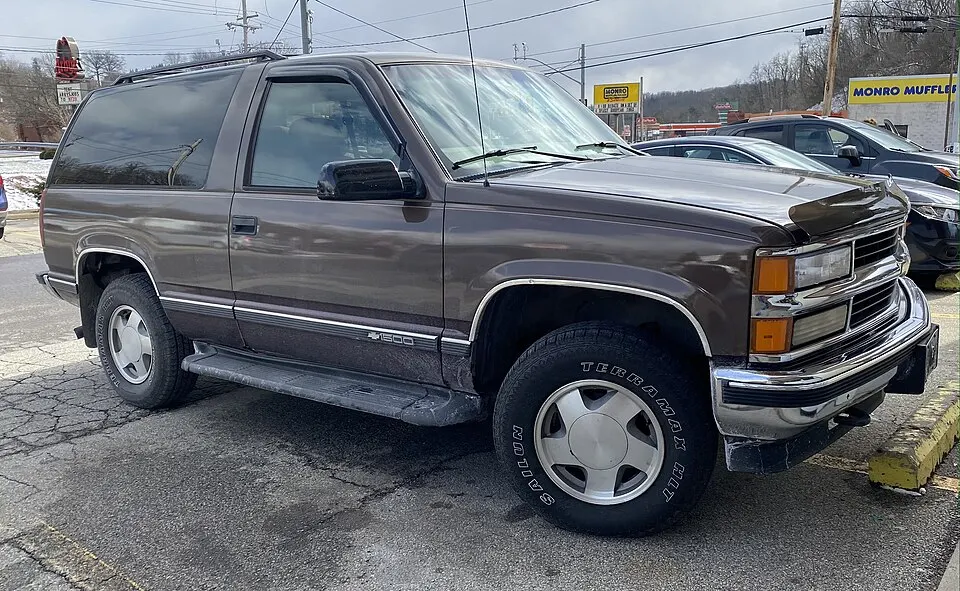 1997 Chevrolet Tahoe 2-door in Dark Cherry Metallic, front right, 2-19-2022, photographed in United States