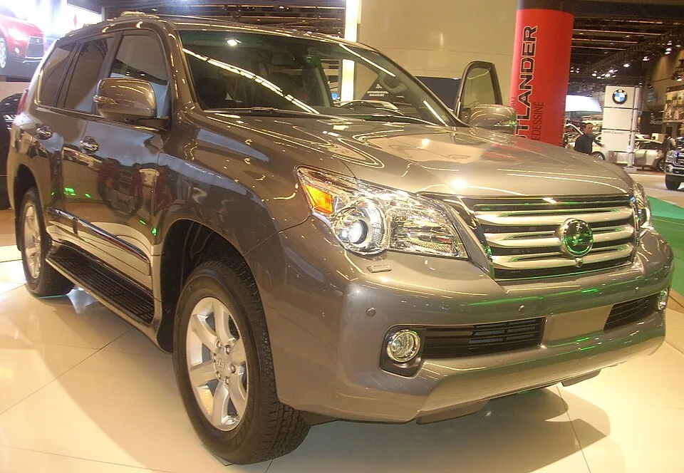 '10 Lexus GX 460 (MIAS '10), photographed in Canada