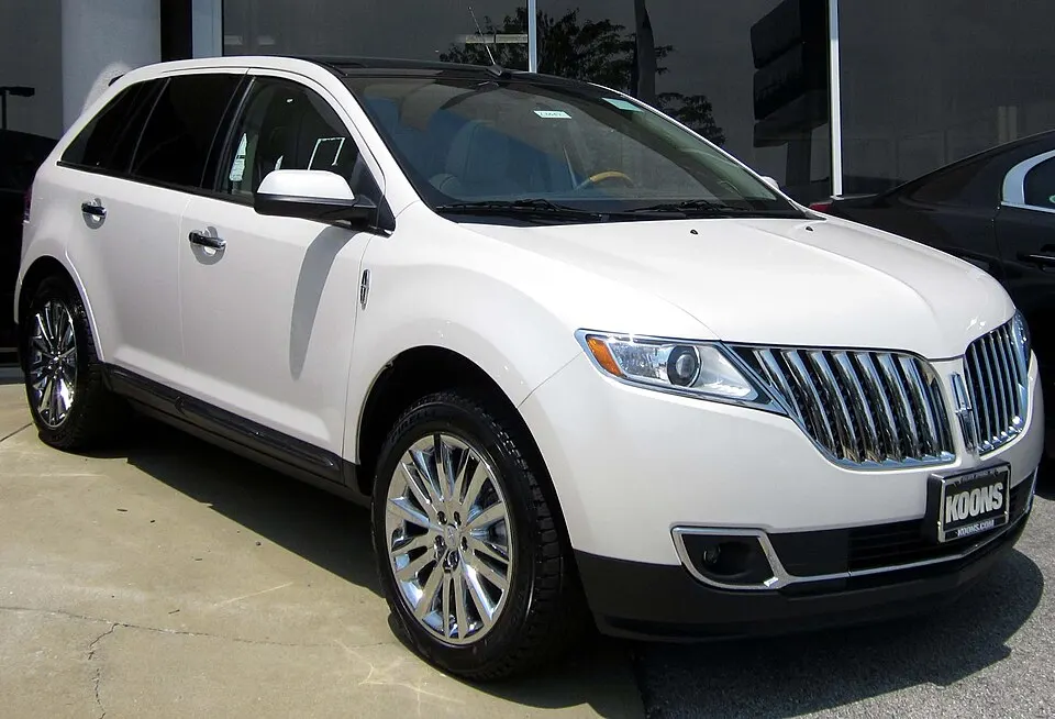Lincoln MKX -- 07-11-2012, photographed in United States