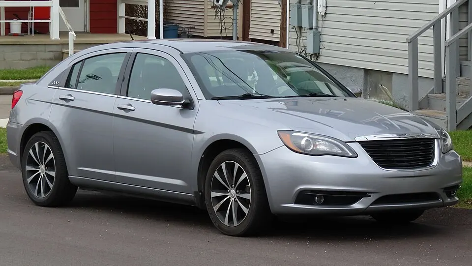 2013 Chrysler 200 Limited with S Appearance Package, front right, 03-24-2023, photographed in United States