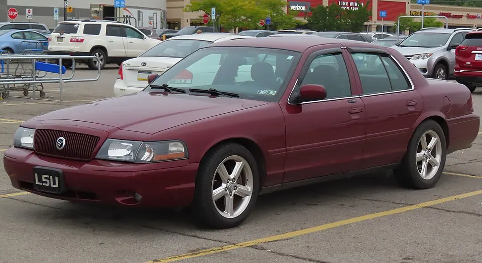 2004 Mercury Marauder, front left, 09-06-2022, photographed in United States