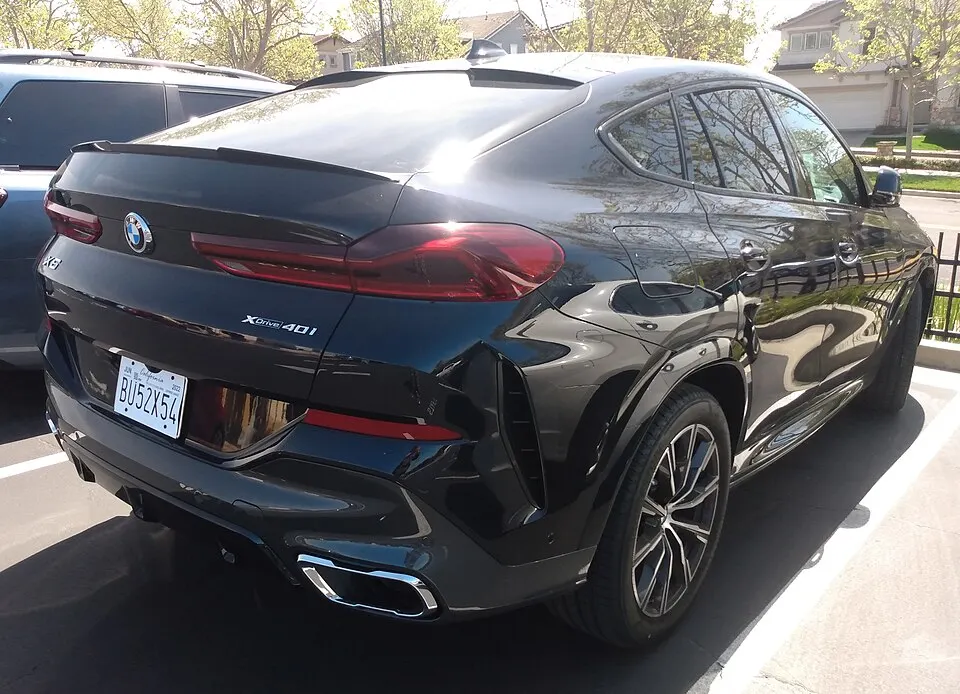 2022 BMW X6 xDrive40i, photographed in United States