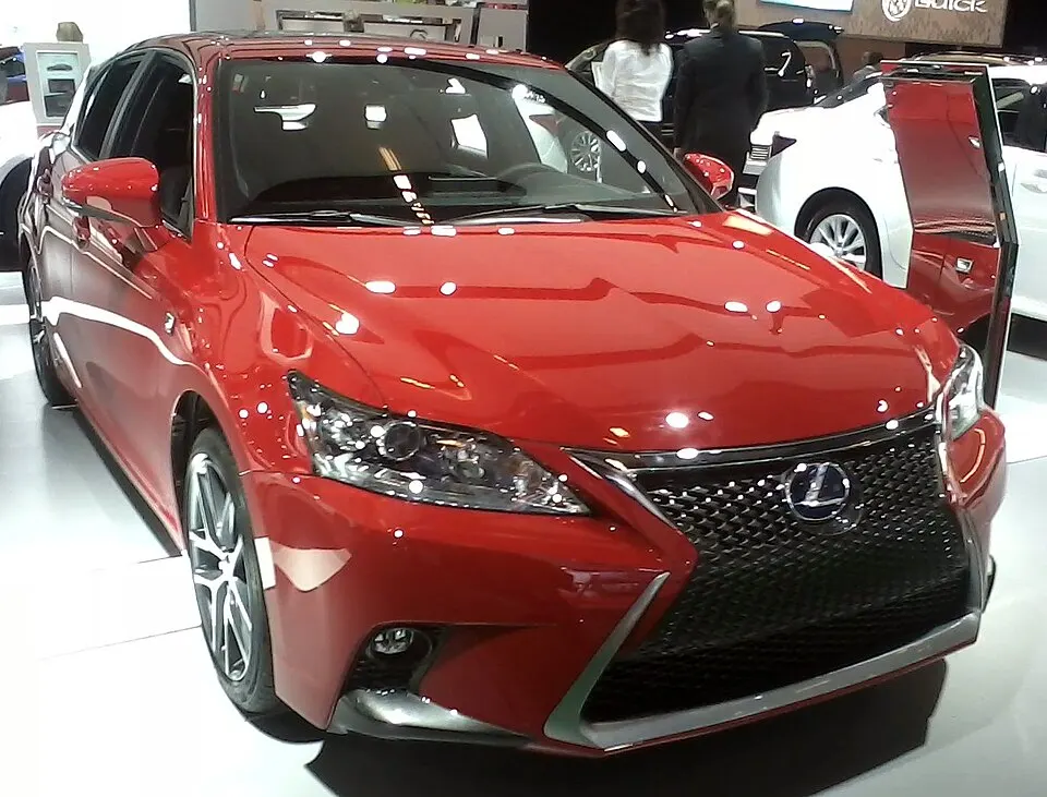 '14 Lexus CT 200h (MIAS '14), photographed in Canada