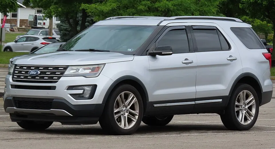 2016 Ford Explorer XLT 4WD, photographed in United States
