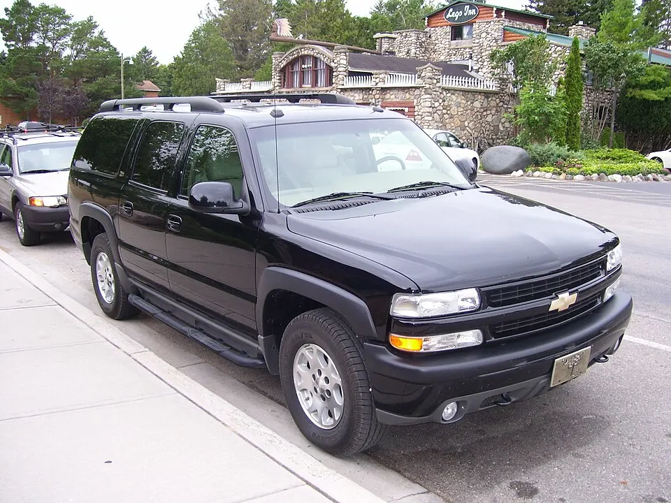 Chevrolet Suburban 2004 1, photographed in United States