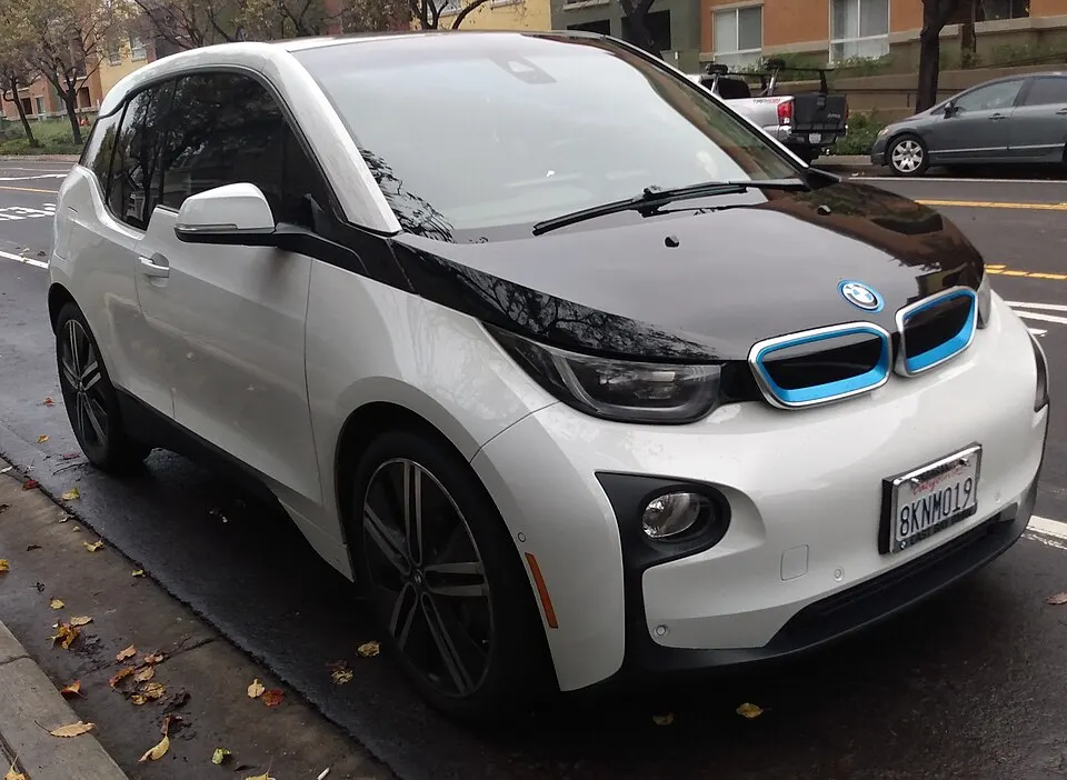 2015 BMW i3 front, photographed in United States