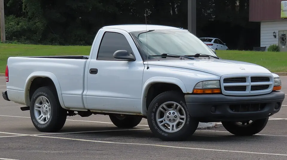 2003 Dodge Dakota SXT 4x2 Regular Cab, front right, 08-10-2022, photographed in United States
