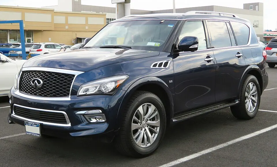 2017 Infiniti QX80 5.6L front 6.24.18, photographed in United States