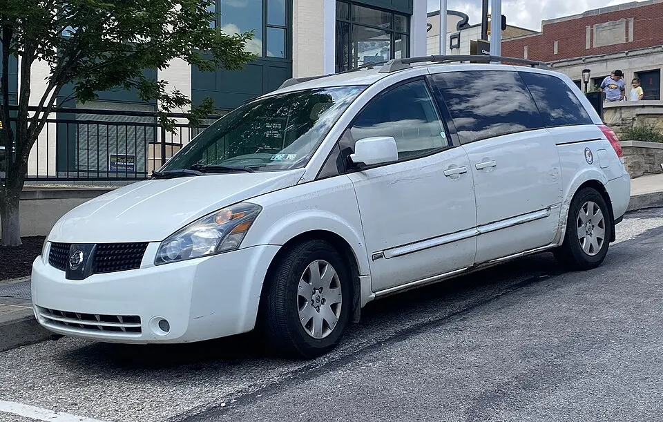 2006 Nissan Quest 3.5 S in Nordic White Pearl, front left, 07-07-2024, photographed in United States