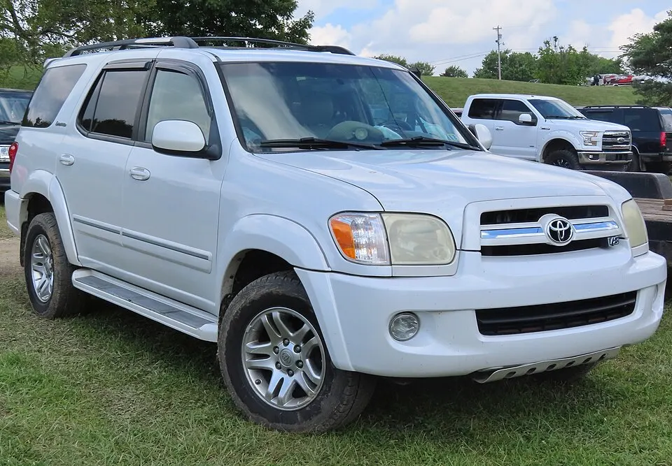 2006 Toyota Sequoia Limited 4x4, front right, 08-07-2022, photographed in United States