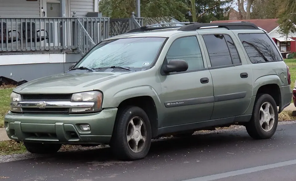 2004 Chevrolet TrailBlazer EXT LS 4x4, front left, 03-24-2023, photographed in United States