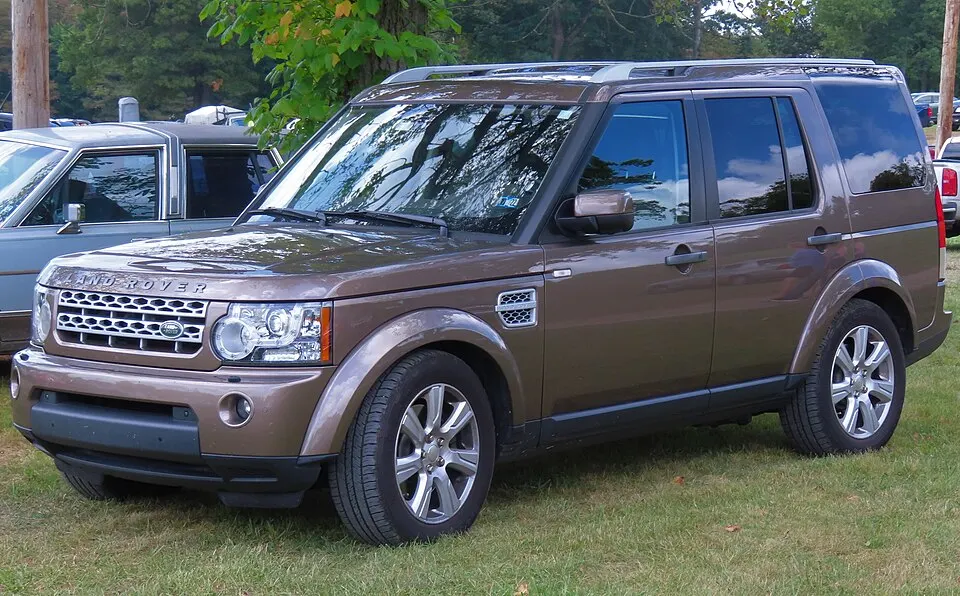 2013 Land Rover LR4 HSE LUX, front left, 08-07-2022, photographed in United States