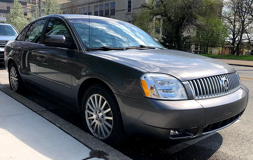 2006 Mercury Montego, front right, 4-11-2021, photographed in United States