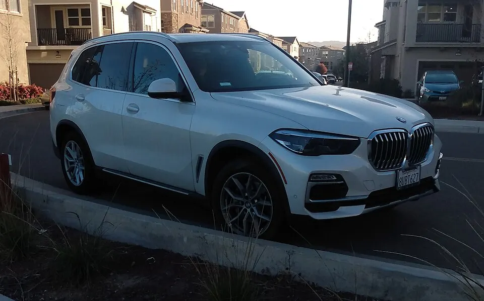 2019 BMW X5 xDrive40i, photographed in United States