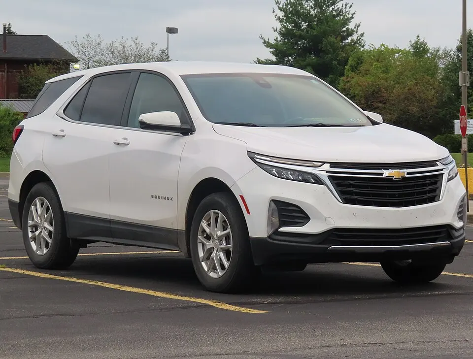 2022 Chevrolet Equinox LT, front right, 08-07-2024, photographed in United States