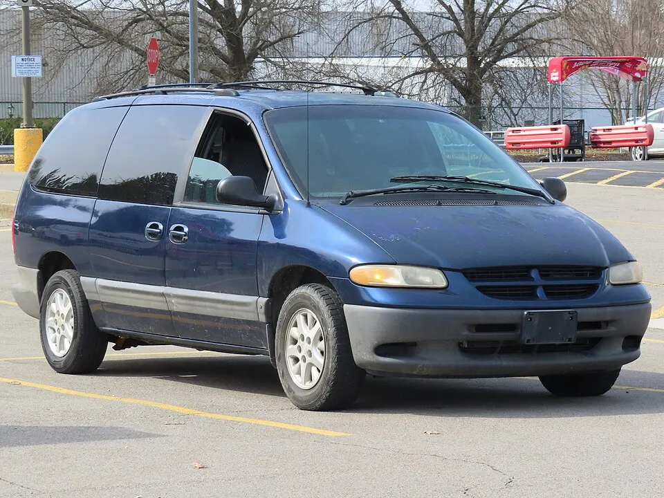 2000 Dodge Grand Caravan SE, front right, 03-15-2026, photographed in United States