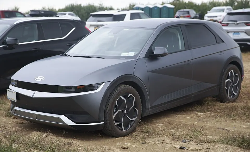 2022 Hyundai Ioniq 5 SEL AWD in Shooting Star, front left, photographed in United States