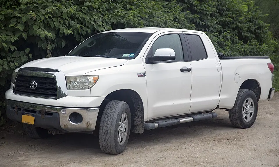 2009 Toyota Tundra SR5 4x4 Double Cab in Super White, front left, photographed in United States