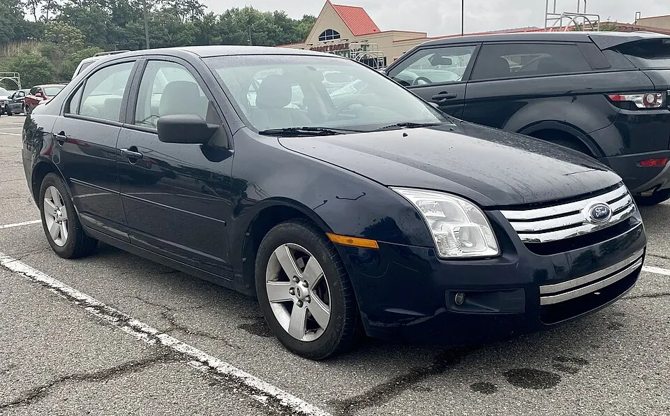 2009 Ford Fusion SE in Dark Blue Ink Clearcoat Metallic, front right, 07-16-2022, photographed in United States